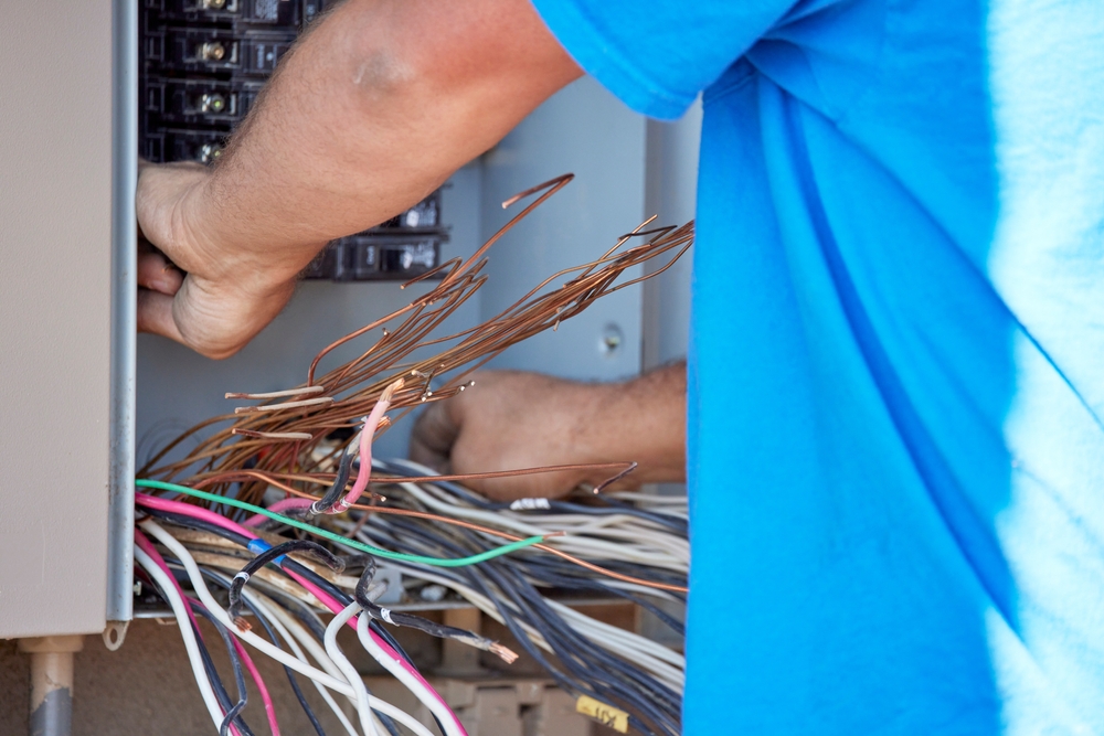 Electrician,installing,a,transfer,panel,for,a,whole,house,generator