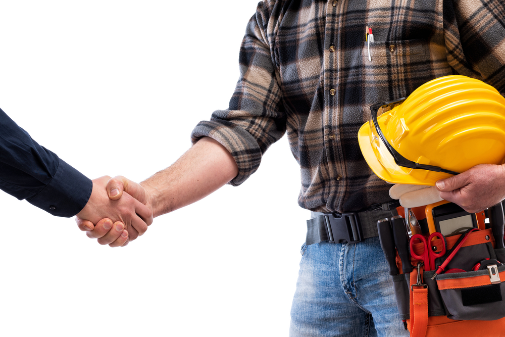 Close Up,of,a,handshake,of,the,electrician,carpenter,holding,helmet