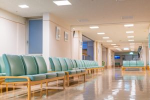 Chairs,lined,up,in,a,hospital,waiting,room